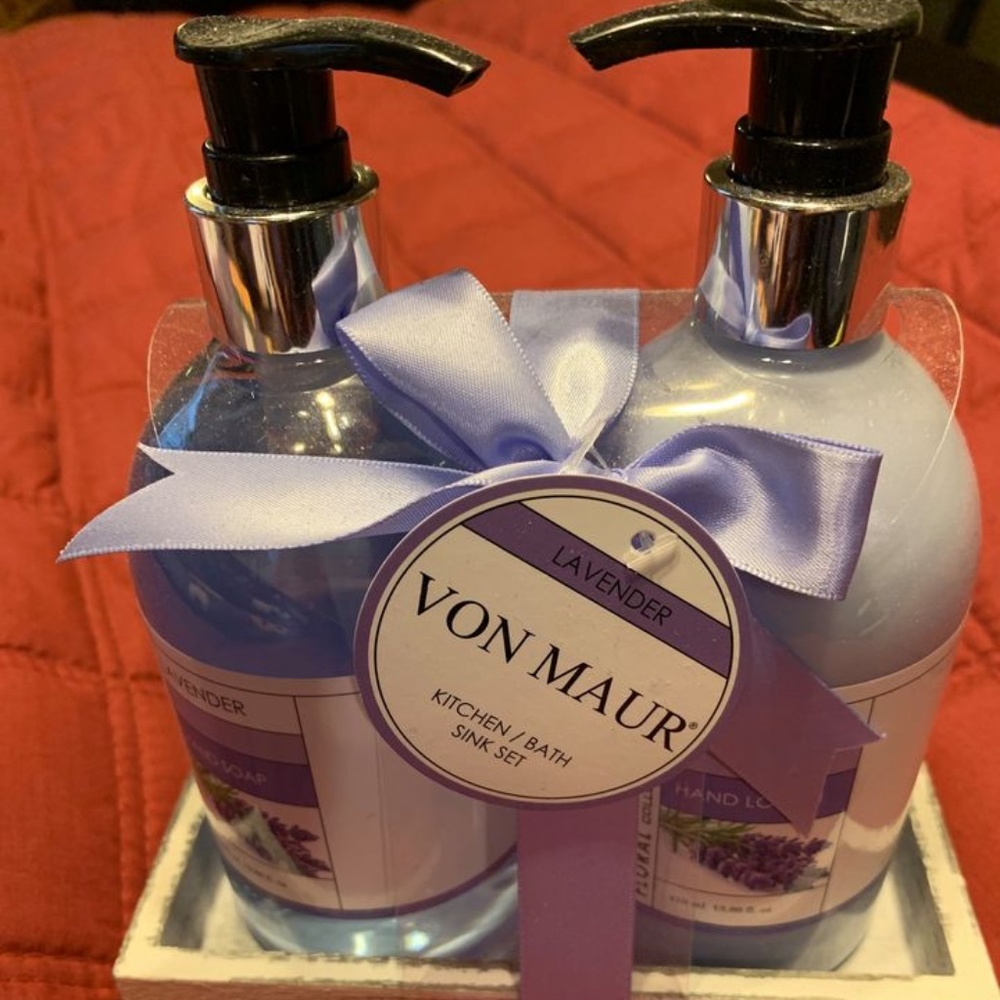 Soap and lotion set with tray